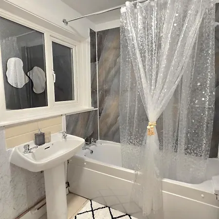 דירה 3-bedroom Next To Southmead Hospital *