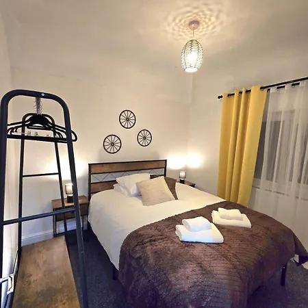 アパート 3-bedroom Next To Southmead Hospital ブリストル