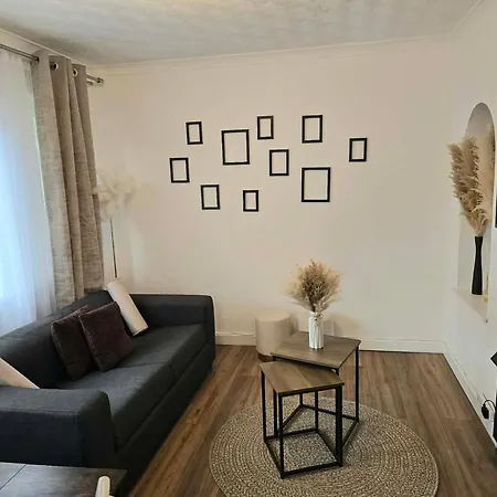 3-bedroom Next To Southmead Hospital * ブリストル