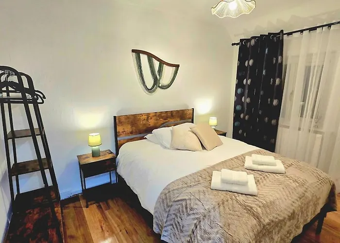 アパート 3-bedroom Next To Southmead Hospital *