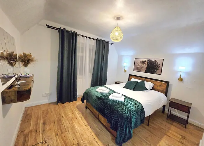 3-bedroom Next To Southmead Hospital ブリストル