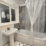 דירה 3-bedroom Next To Southmead Hospital *