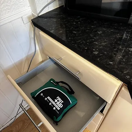 3-bedroom Next To Southmead Hospital 아파트 *