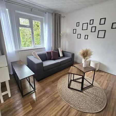 3-bedroom Next To Southmead Hospital Bristol