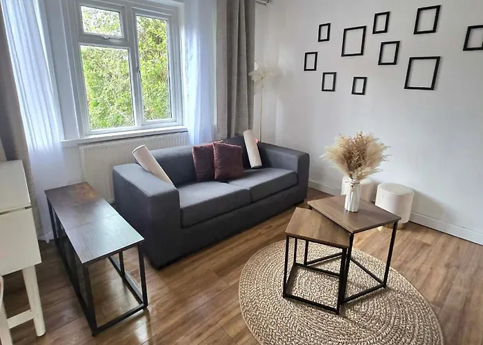 3-bedroom Next To Southmead Hospital Bristol